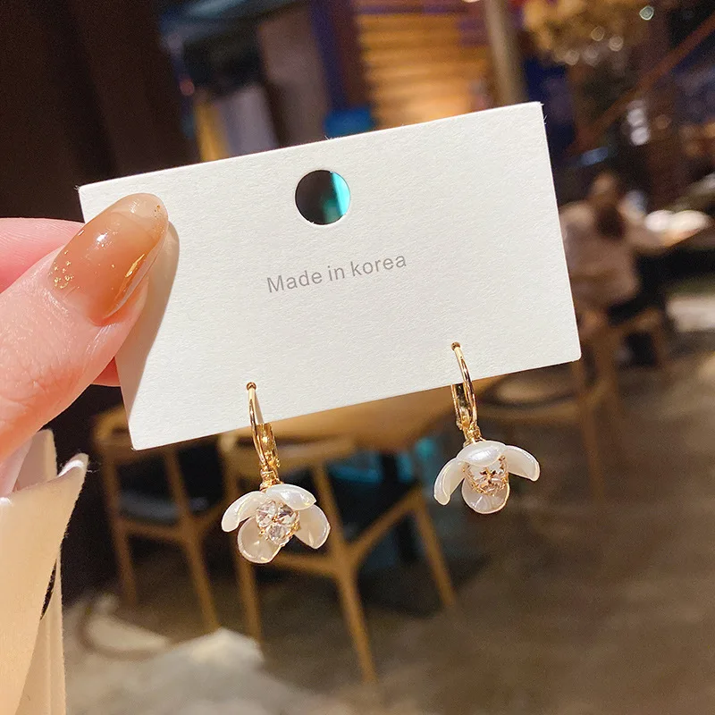 

2022 New Trend Flower Pearl Zircon Pendant Earrings Metal Jewellery for Women Wholesale S925 Silvers Simple Korean Fashion