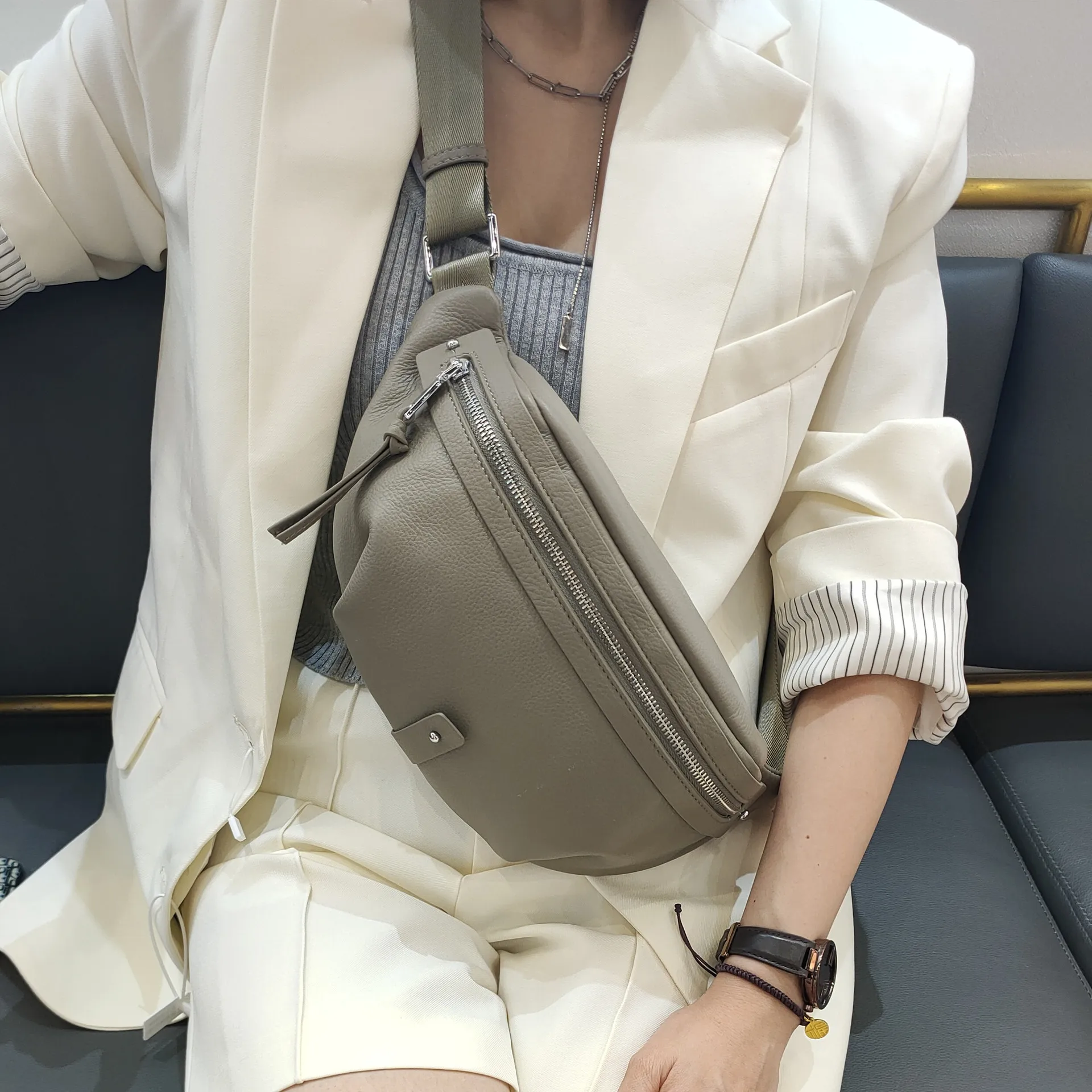 

2022 New Bag Fashion Cowhide Soft Leather Chest Bag Single Shoulder Messenger Bag High Quality
