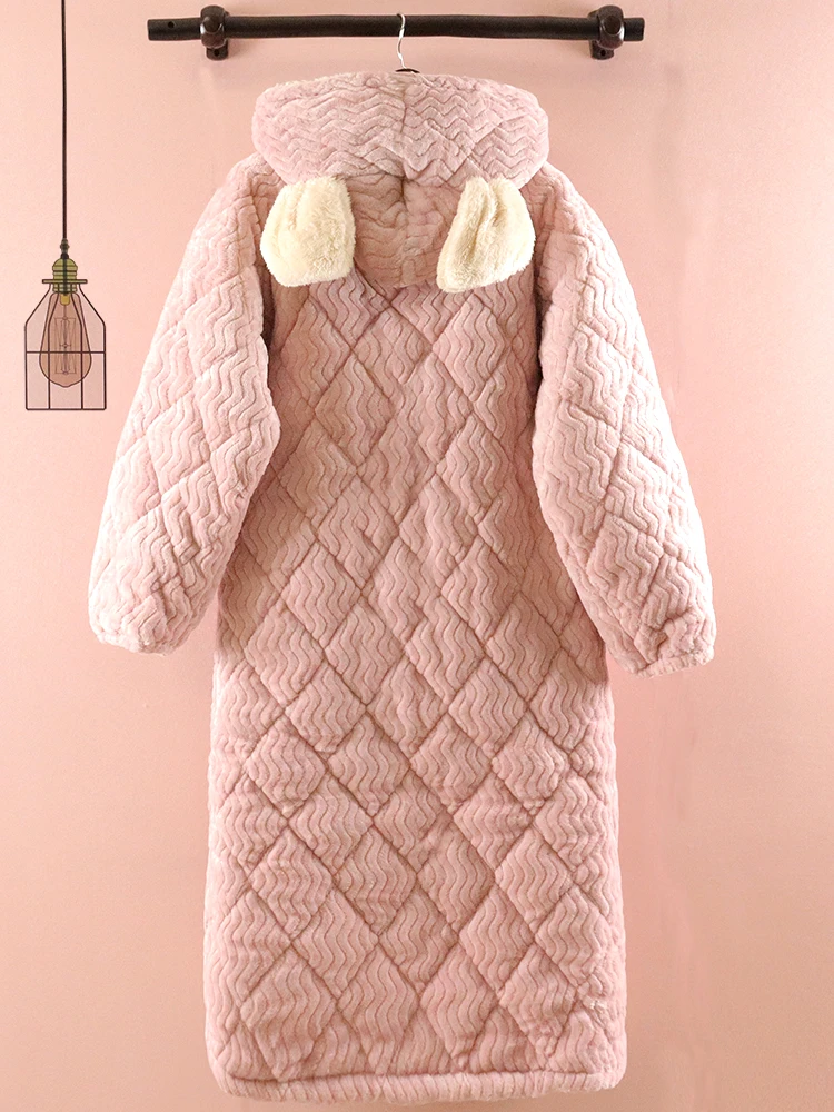 Зимняя ночная рубашка женский халат однотонный длинный трехслойный утолщенный