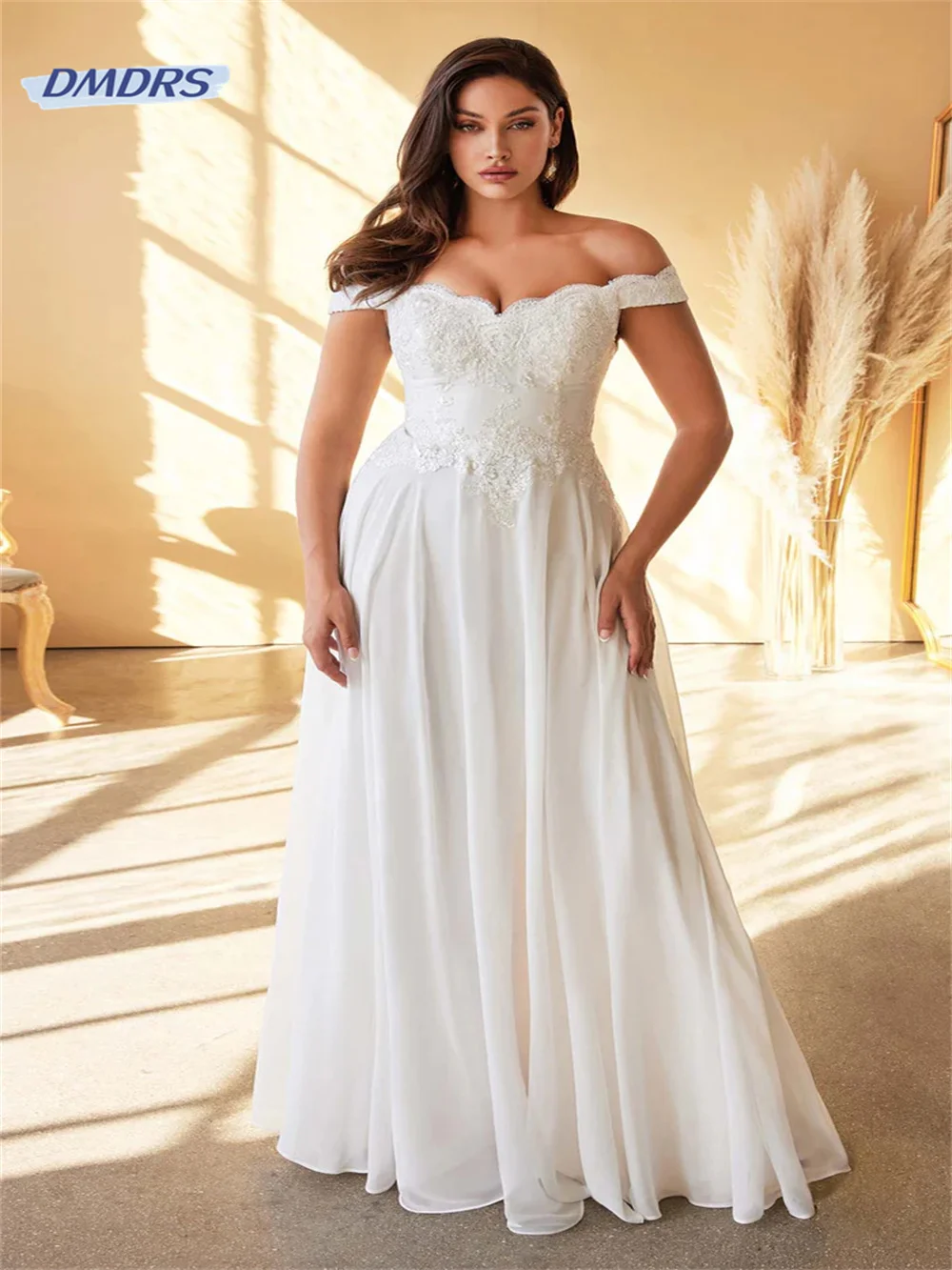 Женское свадебное платье с открытыми плечами