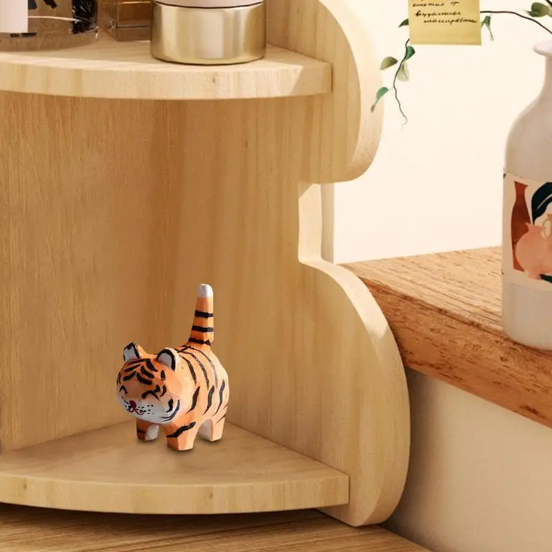 

Деревянная статуэтка тигра