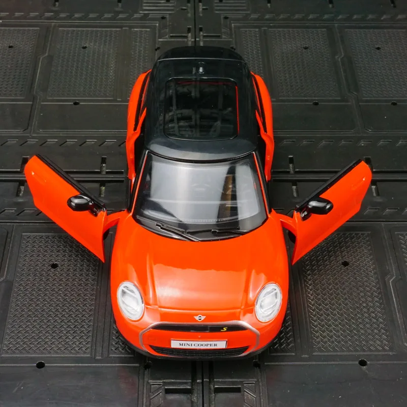 Фото Модель автомобиля BMW Mini New Energy из сплава, масштаб 1:28, с открывающимися дверями, звуковыми и световыми эффектами, коллекционный сувенир, подарок №2