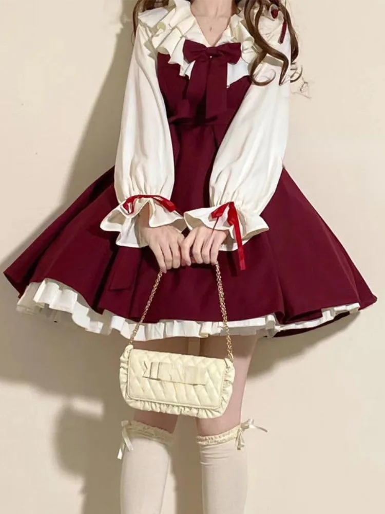 Блузка с расклешенным рукавом и юбка завышенной талией