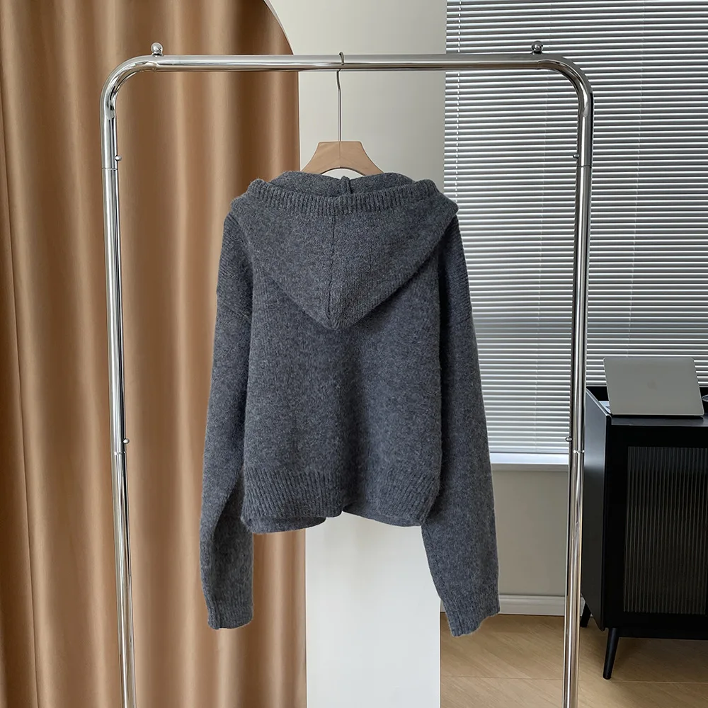 Женский укороченный кардиган с капюшоном