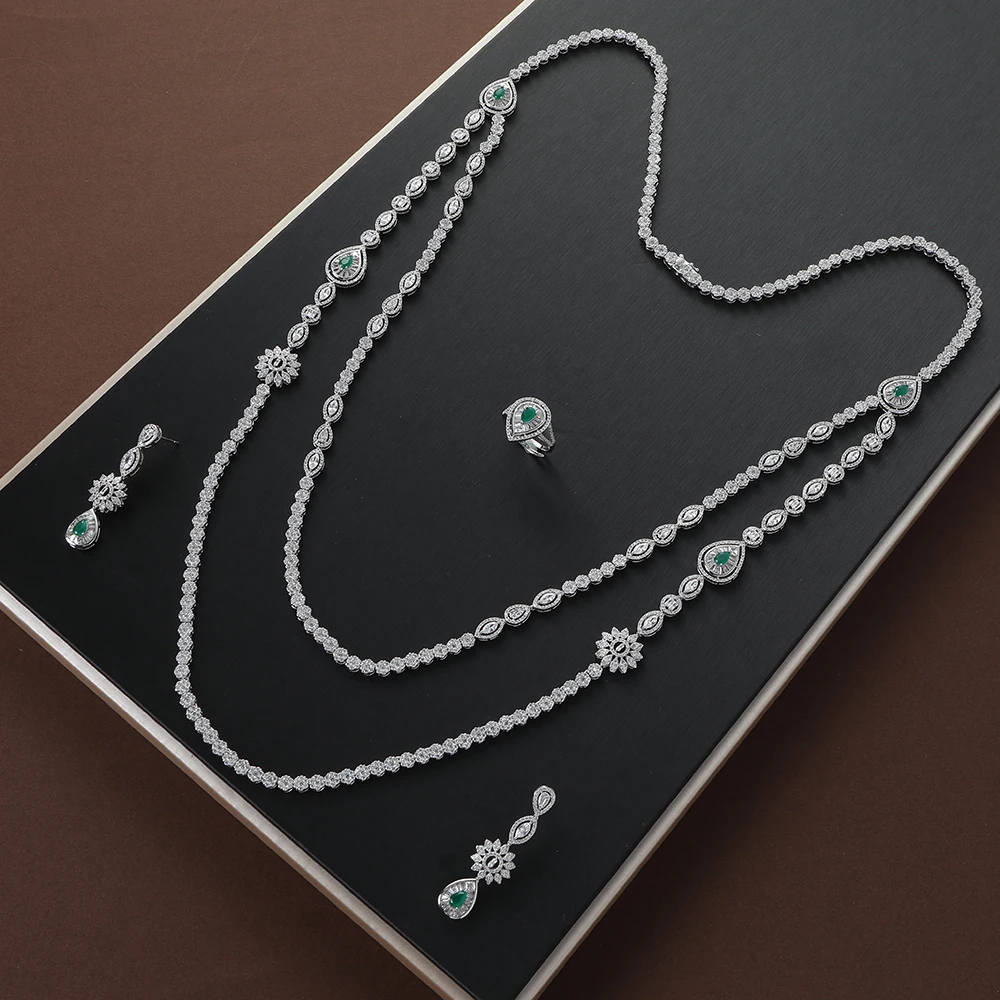 Женский комплект из колье серёг и кольца с фианитом