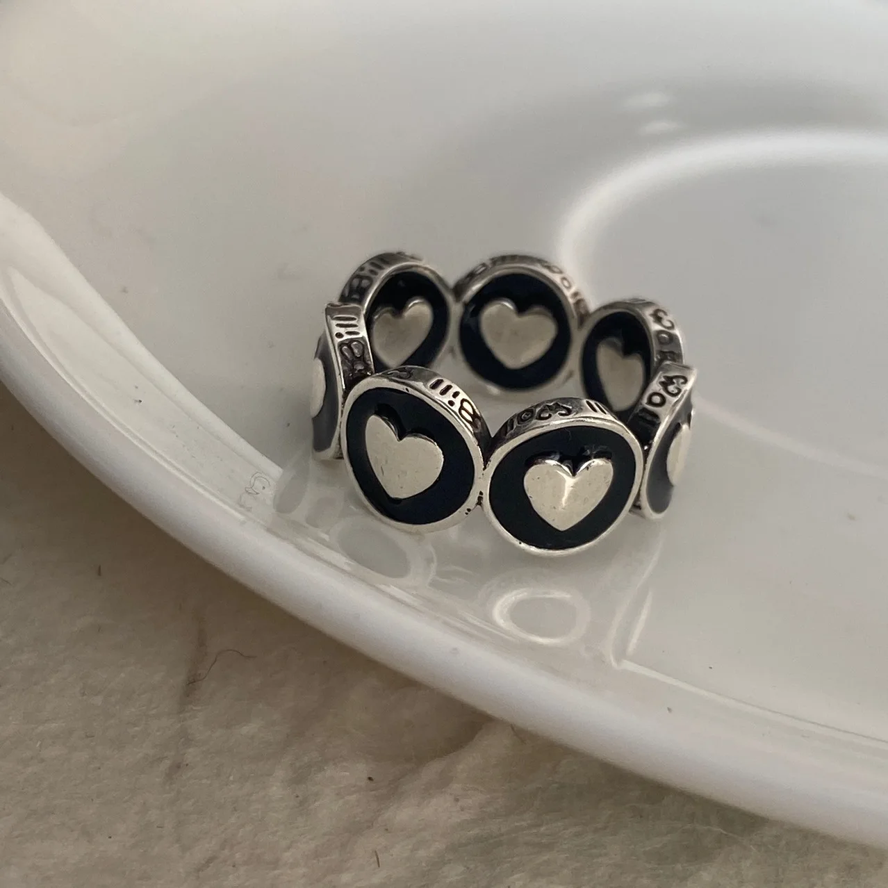 

Heart Graffiti Enamel Epoxy Craft Black Element Ring Normcore Style Ring Women