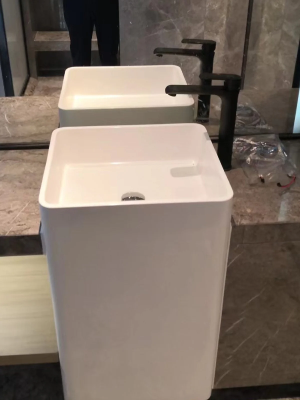 Полимерная на ощупь кожа искусственный камень ручная умывальная раковина для