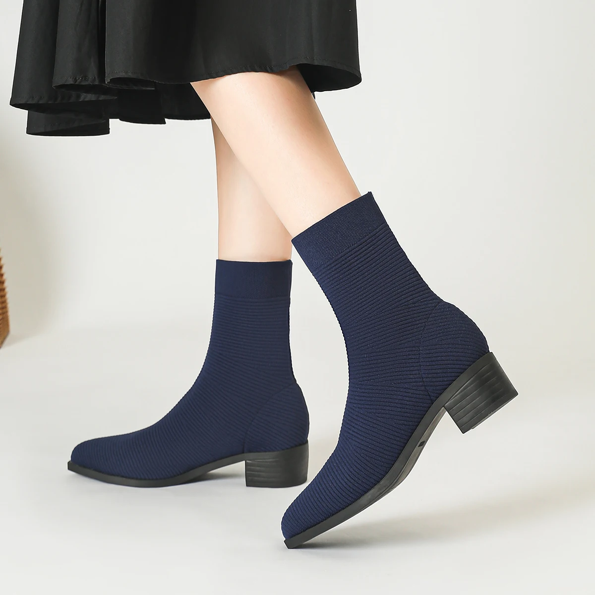 Зимние ботинки 2024 новые женские большие модные вязаные Нескользящие с резиновой