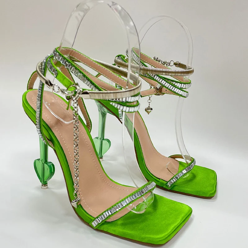 

Туфли-лодочки женские на высоком квадратном каблуке, с ремешком на щиколотке