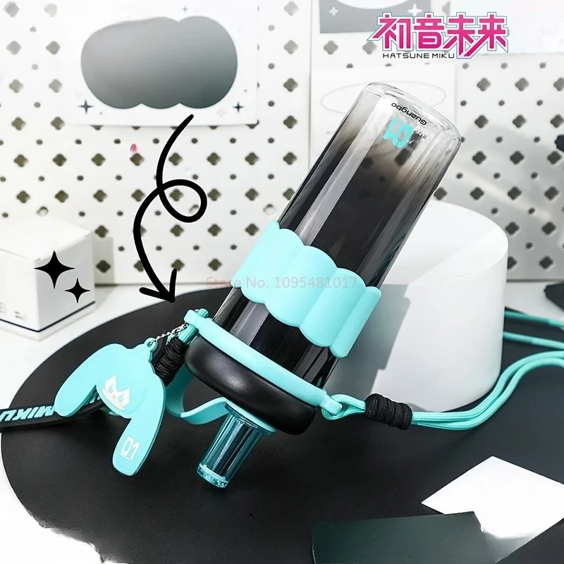 Фото Анимационная бутылка для воды Hatsune Miku, стильный дизайн, большая вместимость, креативный подарок для девочек, идеально подходит для путешествий и спорта. №4