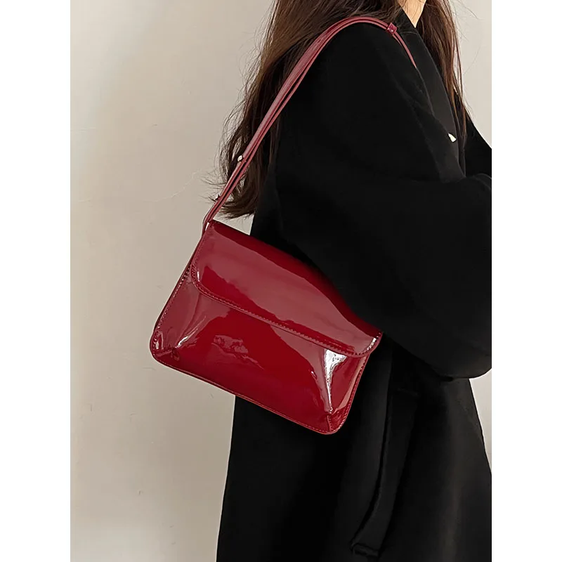 

Square Bag Vintage Red Glossy Patent Leather Small Underarm Bag Stylish Crossbody Cover Single Square Shoulder Bag High Street