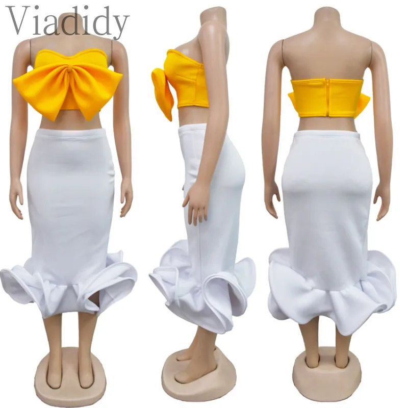 Комплект из двух частей: топ без бретелек с бантом и облегающая юбка высокой