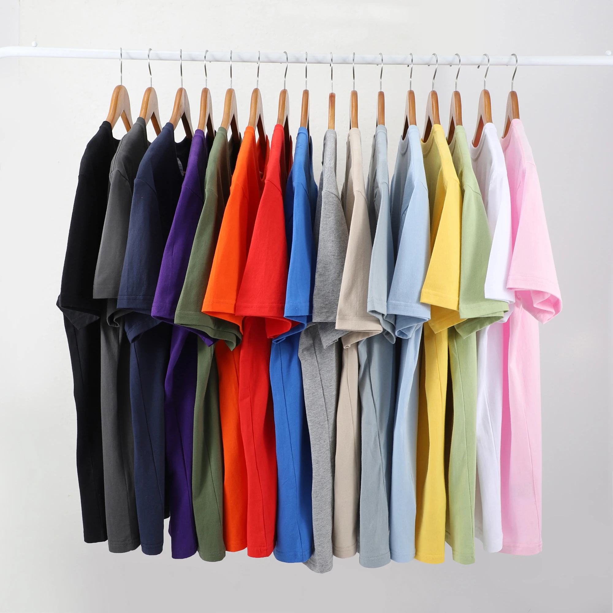 Женские и мужские футболки с коротким рукавом ярких цветов