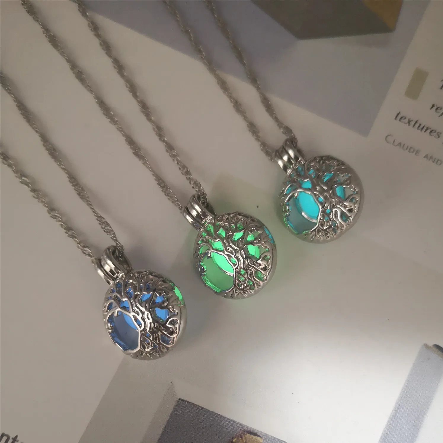 

Креативное ожерелье с отверстиями, открытая светящаяся цепочка до ключиц, женское украшение, ювелирное изделие, подарок на Хэллоуин для пар...