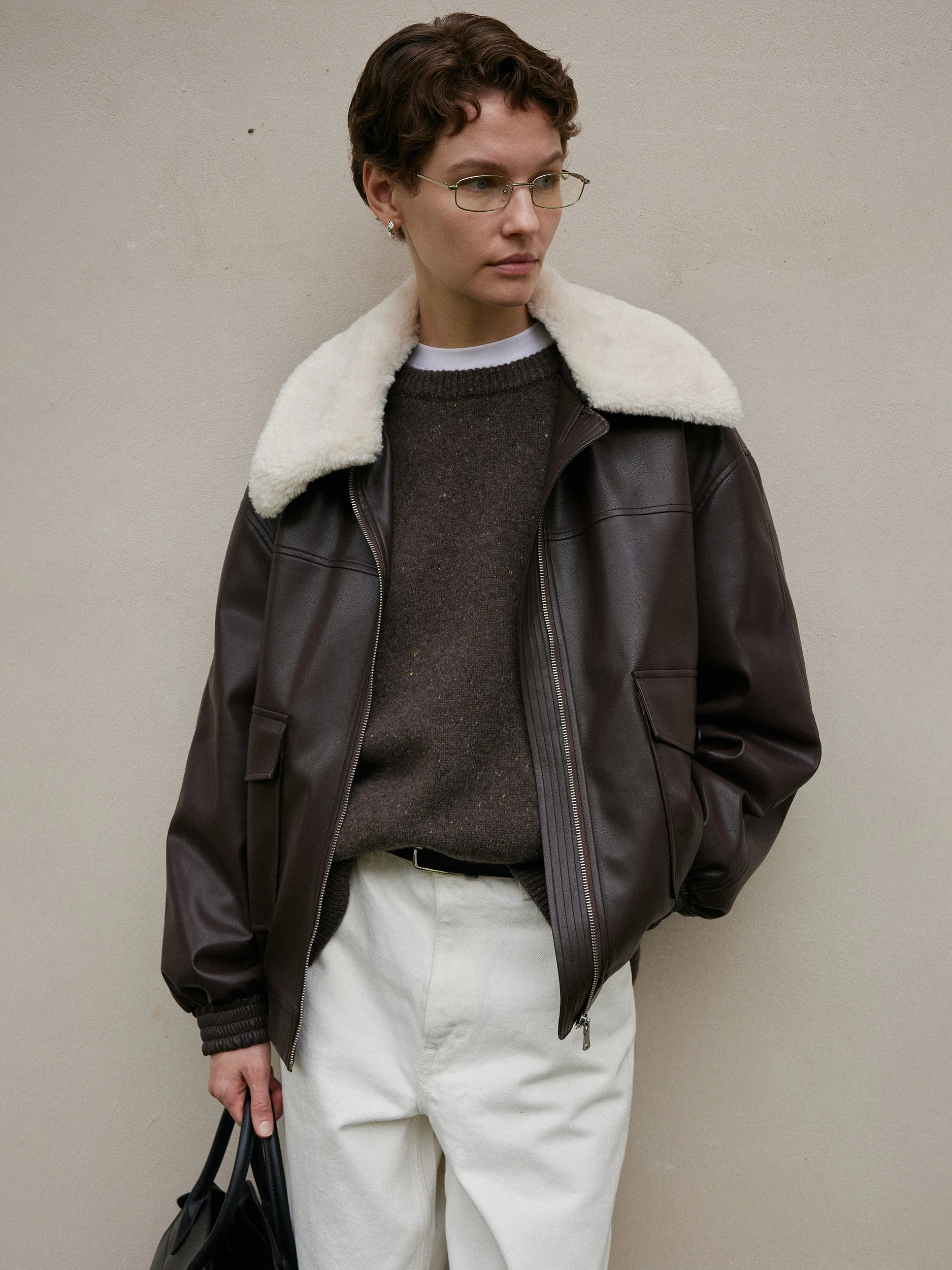 Теплая кожаная куртка с большим меховым воротником в стиле ретро 2024 ранняя весна