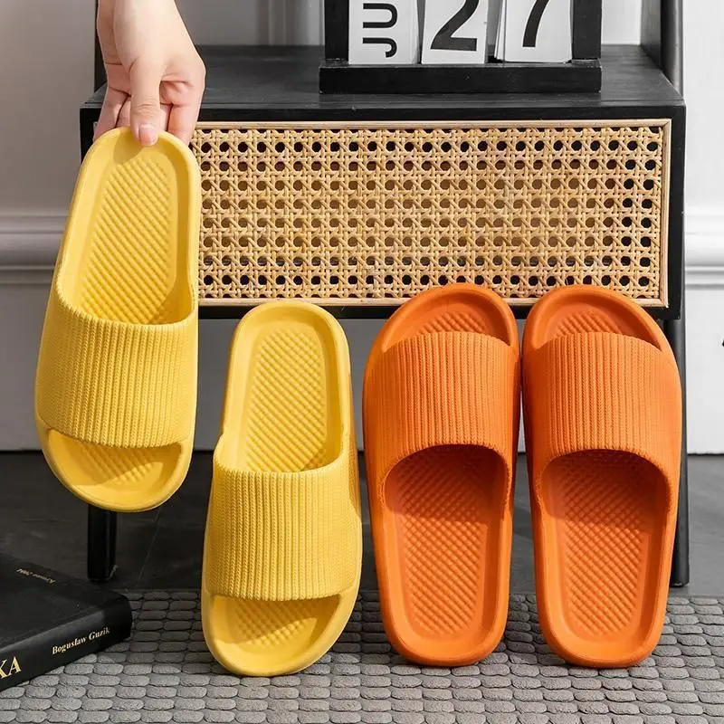 

Men And Women With Polka Dots Arch Massage Non-Slip Design Soft Indoor Silent Beach Bath Slippers Summer Korean Home Sandals