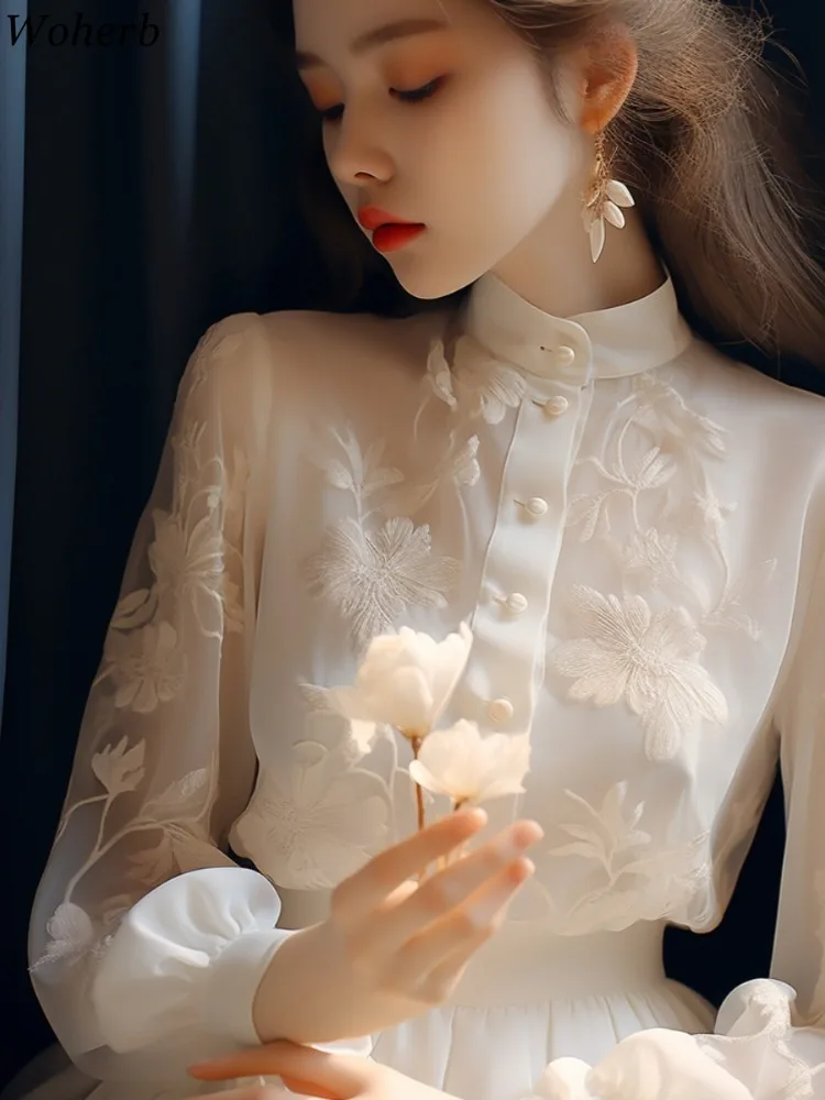 Белая женская рубашка с пышными рукавами Элегантная блузка цветочной вышивкой