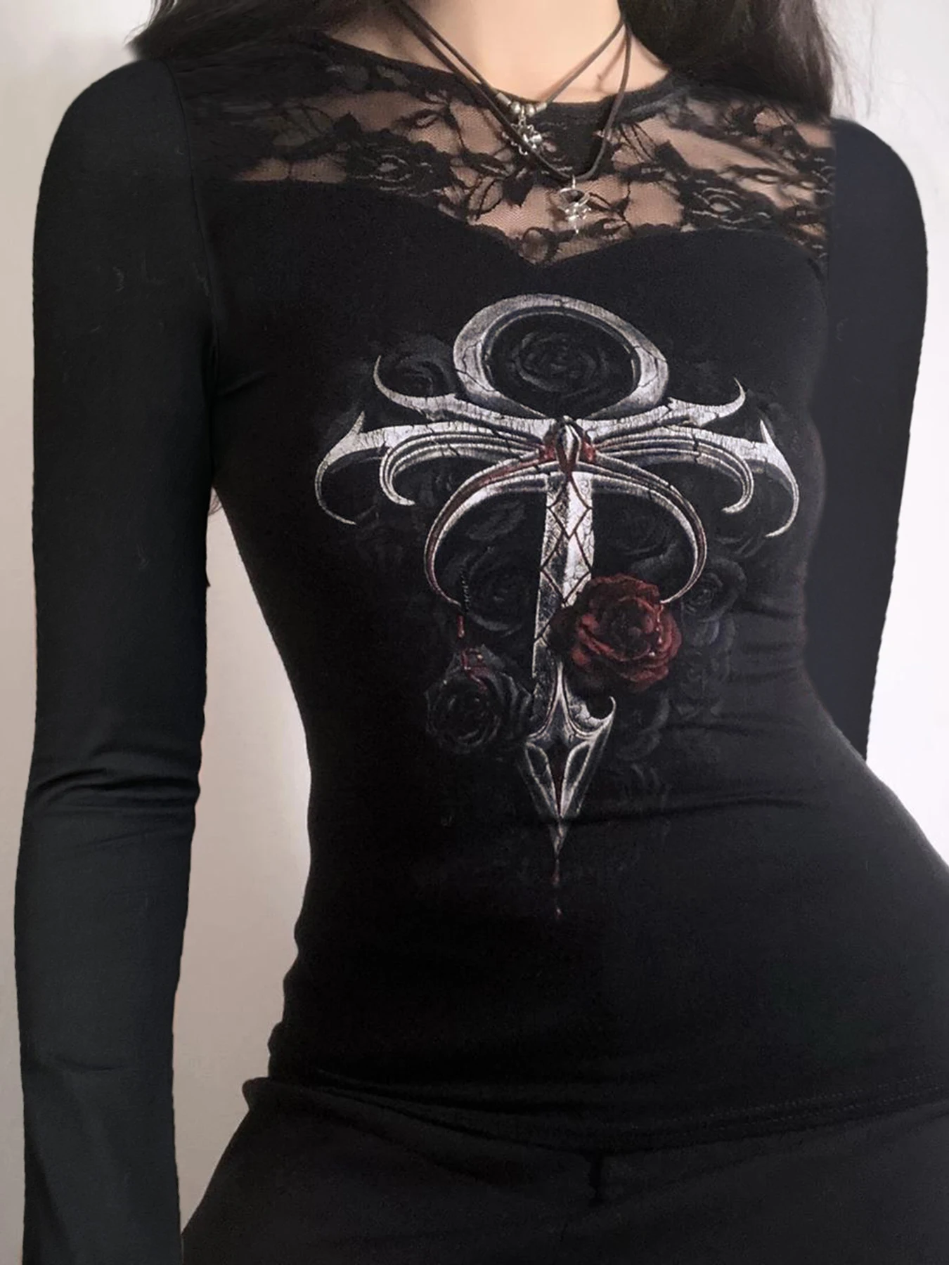 IAMSURE Темные патчи кружевной принт футболка с перспективой готический воротник