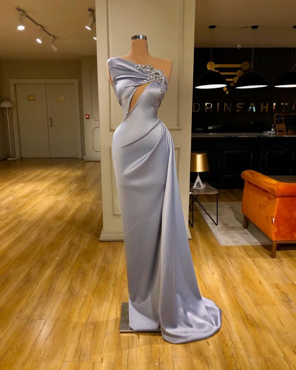 

Romantic Pleated Sleeveless Evening Dress Sequin Applique One Shoulder Sleeve Party Dress Floor Length Mermaid Vestido De Gala