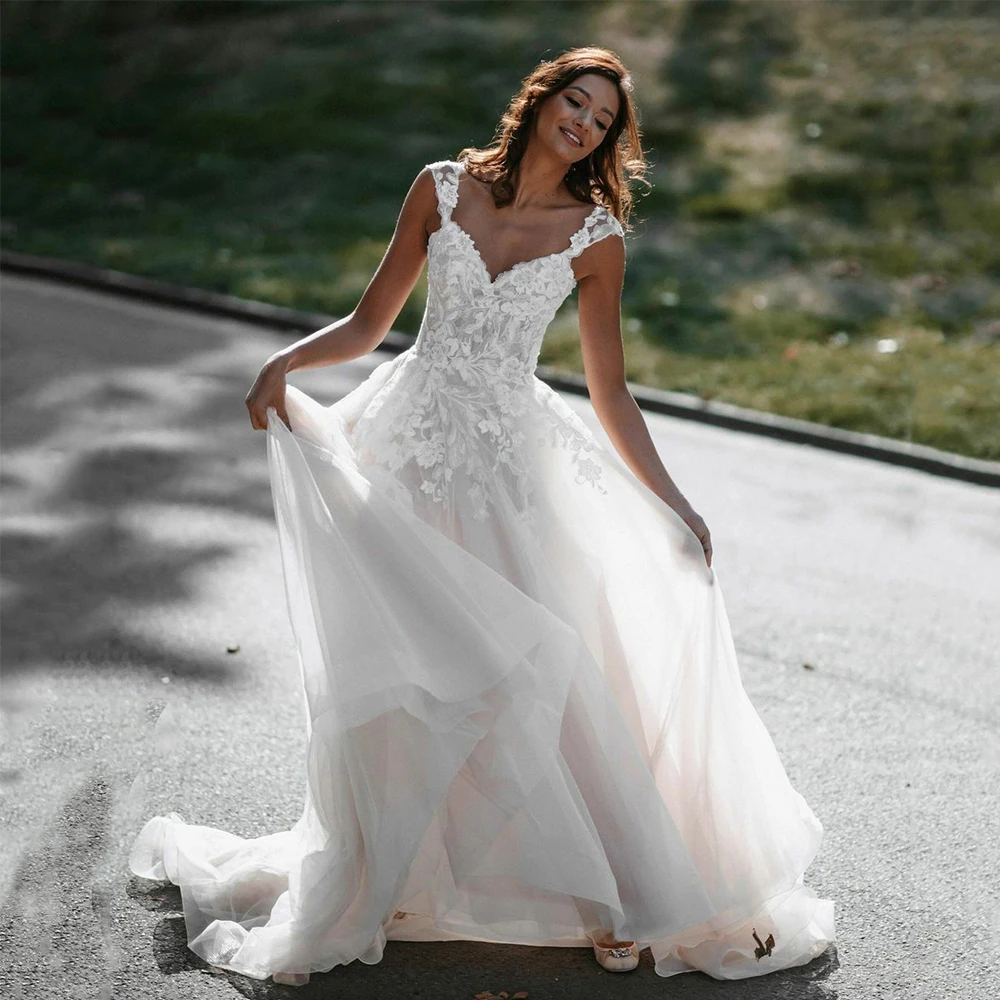 

Bohemian Bridal Gown 2022 V-Neck Backless Sleeveless Wedding Dresses A-Line Lace Appliques Sweep Train Illusion Vestido De Noiva