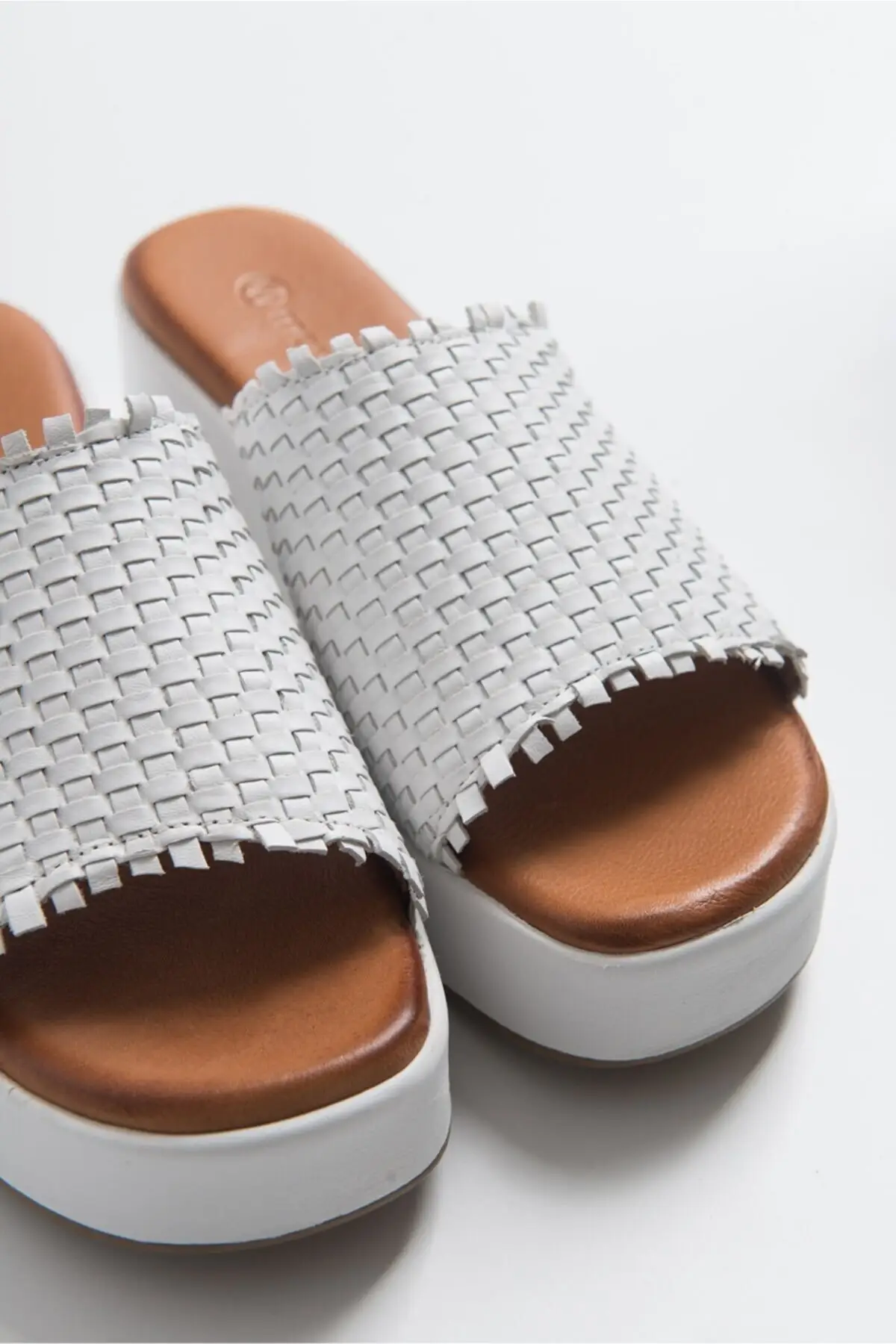 

5025 white Genuine Leather Female Slippers