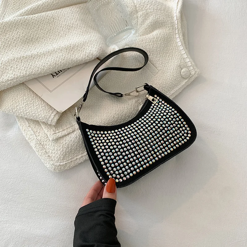 

Fashion Half Moon Women's Shoulder Bags Simple Black Chains Ladies Underarm Bag Top-Handle Bags for Female Dinner Purse Handbags