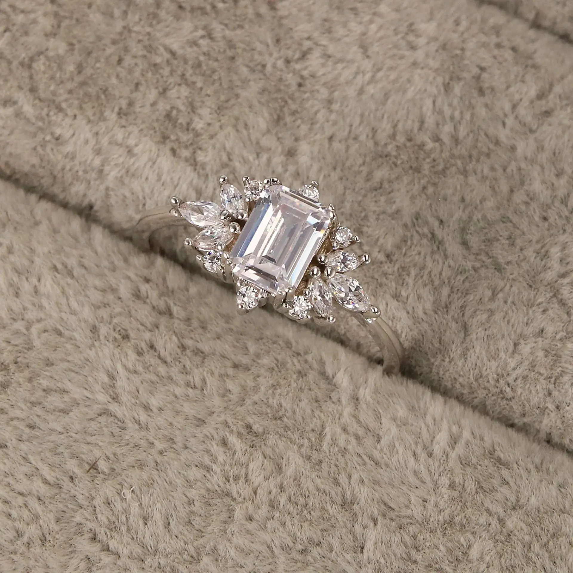 

2023 Fashion New S925 Sterling Silver Luxury Zircon Diamond Ring Elegant Personalized Wedding Ring Minimalist Design Ring