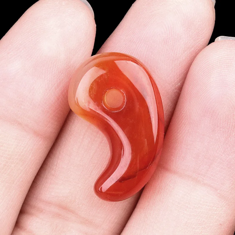 

Японский магатама из агата