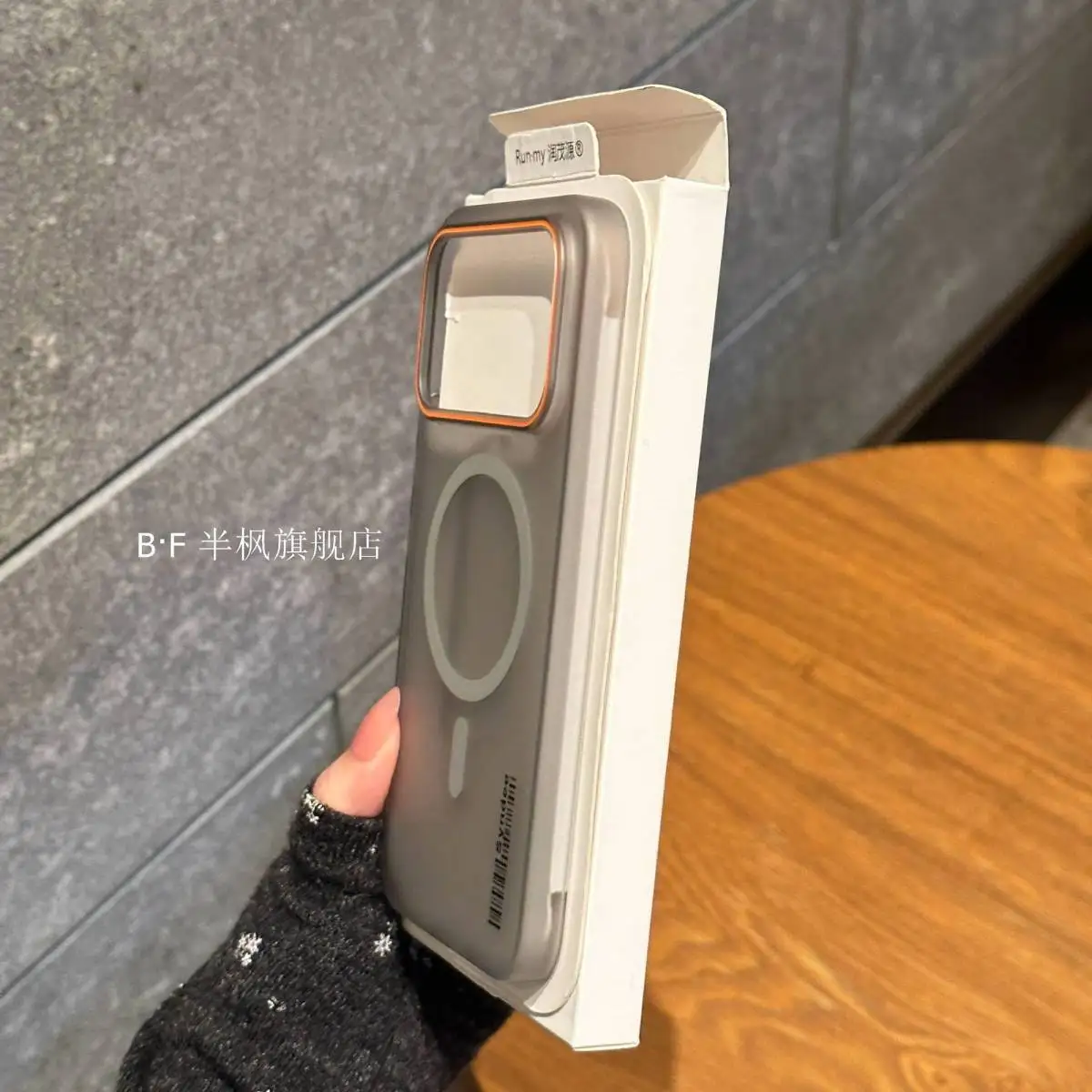 Фото Чехол для Xiaomi Poco F8 Ultra, премиум-класса, жесткий, прозрачный, из поликарбоната, с магнитной фиксацией Magsafe, для Poco F8 Ultra, бампер-накладка Fudna №4