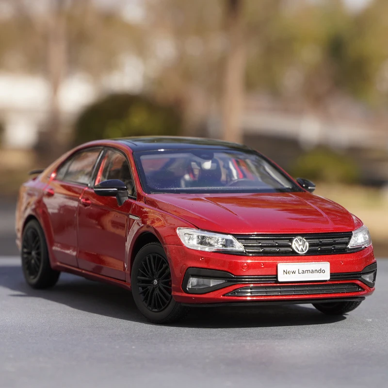 Фото Масштабная модель автомобиля 1:18, оригинальная заводская, SAIC VW New Lingdu, задняя версия New Lamando, из сплава №1