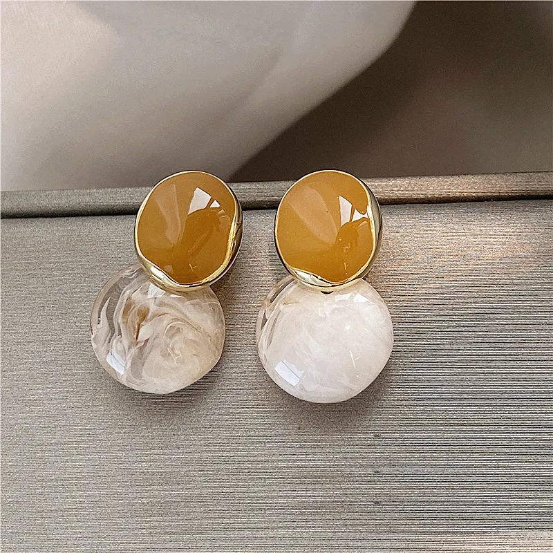 

Retro Simple Khaki Earrings Light Luxury Niche Design Sense Harbor Wind Irregular Studs New Chinese Style Retro Earrings