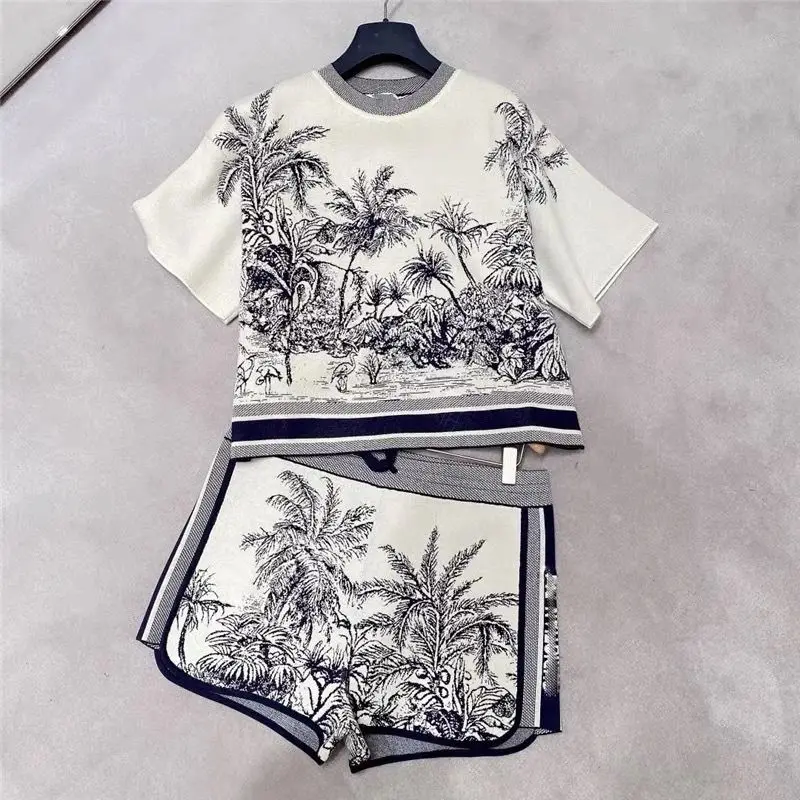 

Large size women's summer new coconut tree pattern short-sleeved suit Korean version 200 catties loose shorts two-piece suit