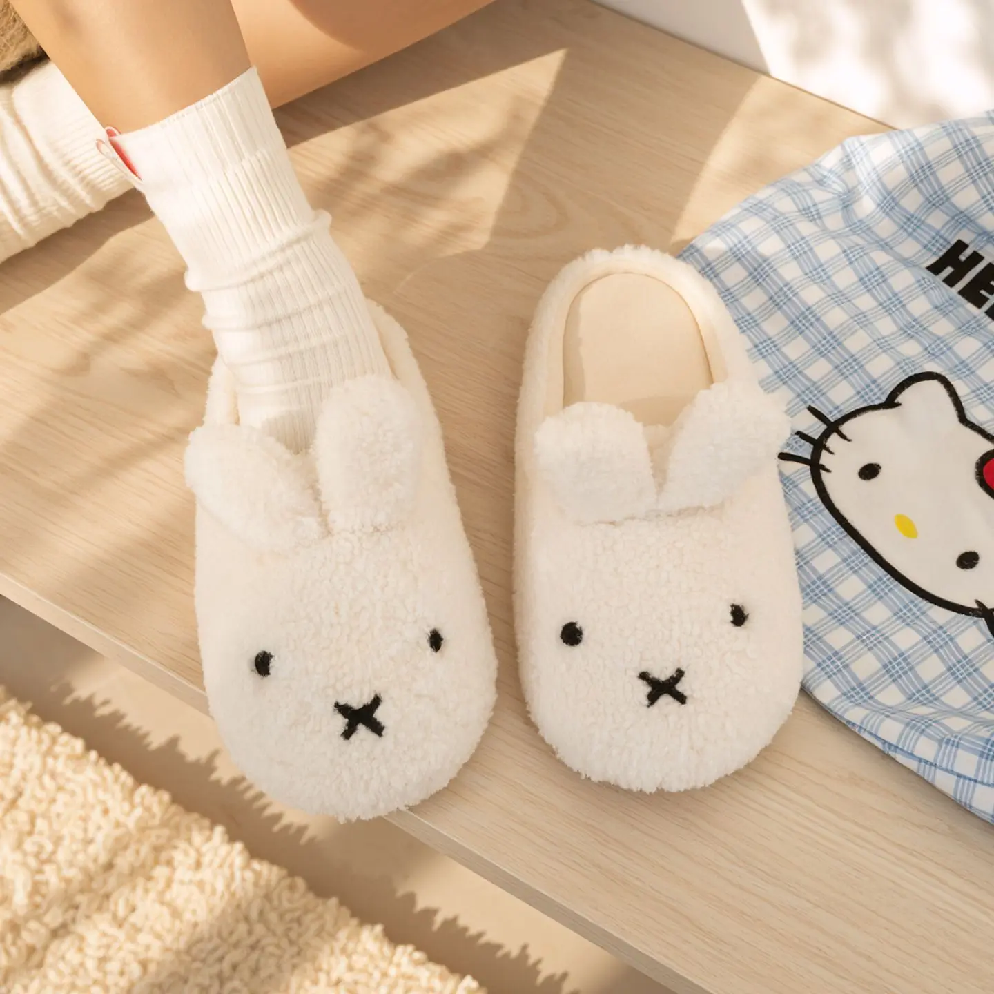 Фото Милые плюшевые хлопковые тапочки Miffy для девочек-студенток, зимние, в стиле принцессы, для дома, теплые, с мягкой подошвой, закрывающие стопу №5