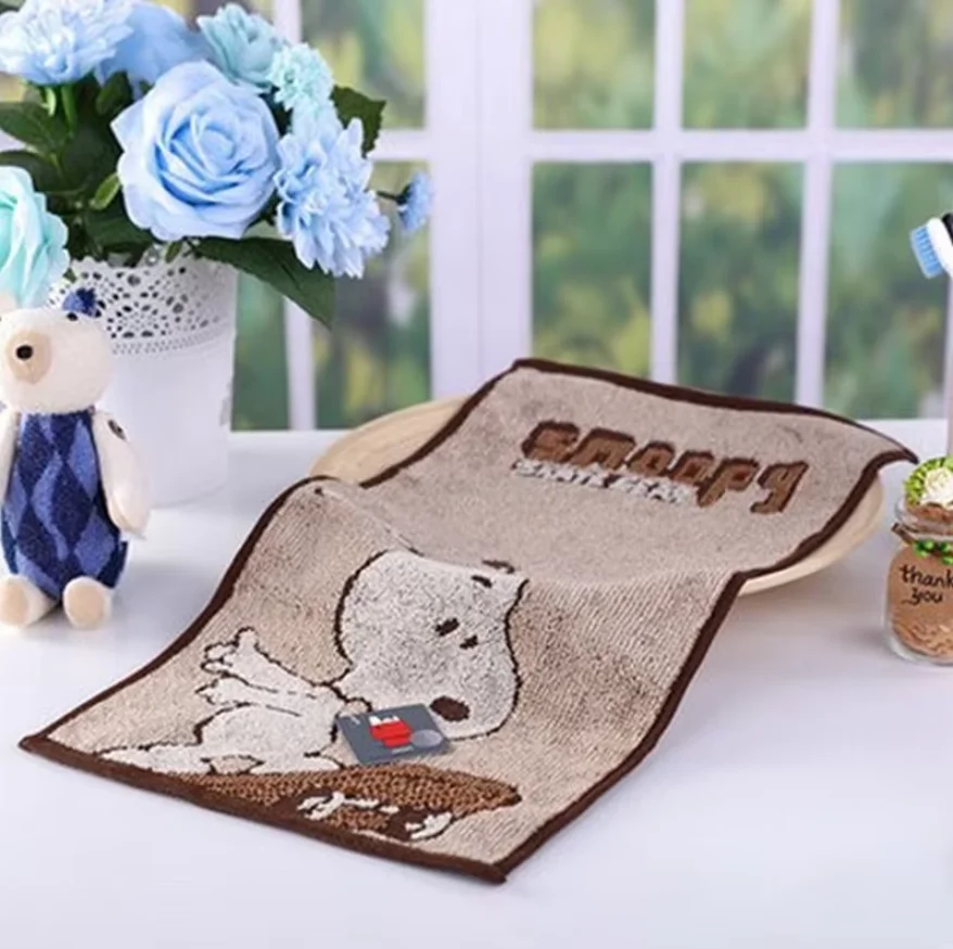 

Детское полотенце MINISO с рисунком Снупи