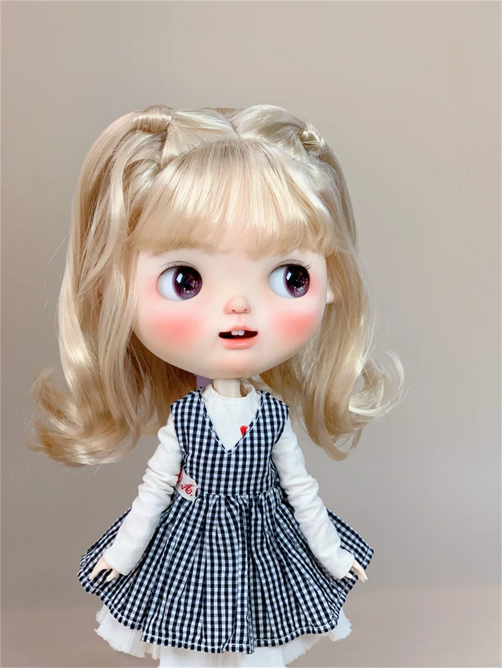 

Парик из мягкого шелка, Blythe шарнирная кукла, длина до плеч, молочного цвета