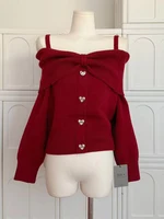 Свитер с открытыми плечами 