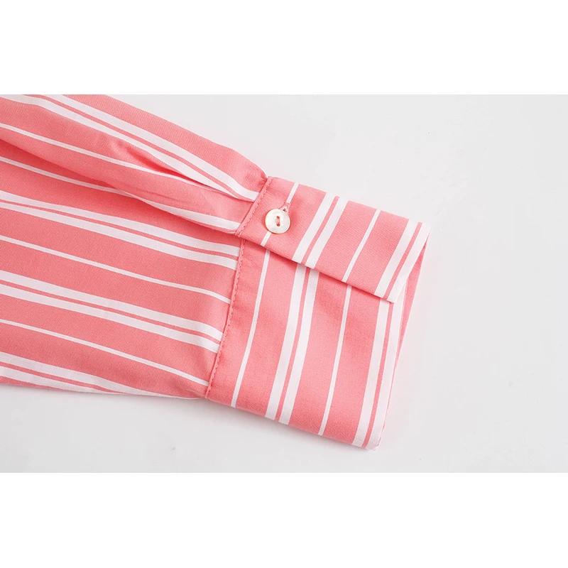 Женская рубашка с воротником лацканами и пуговицами