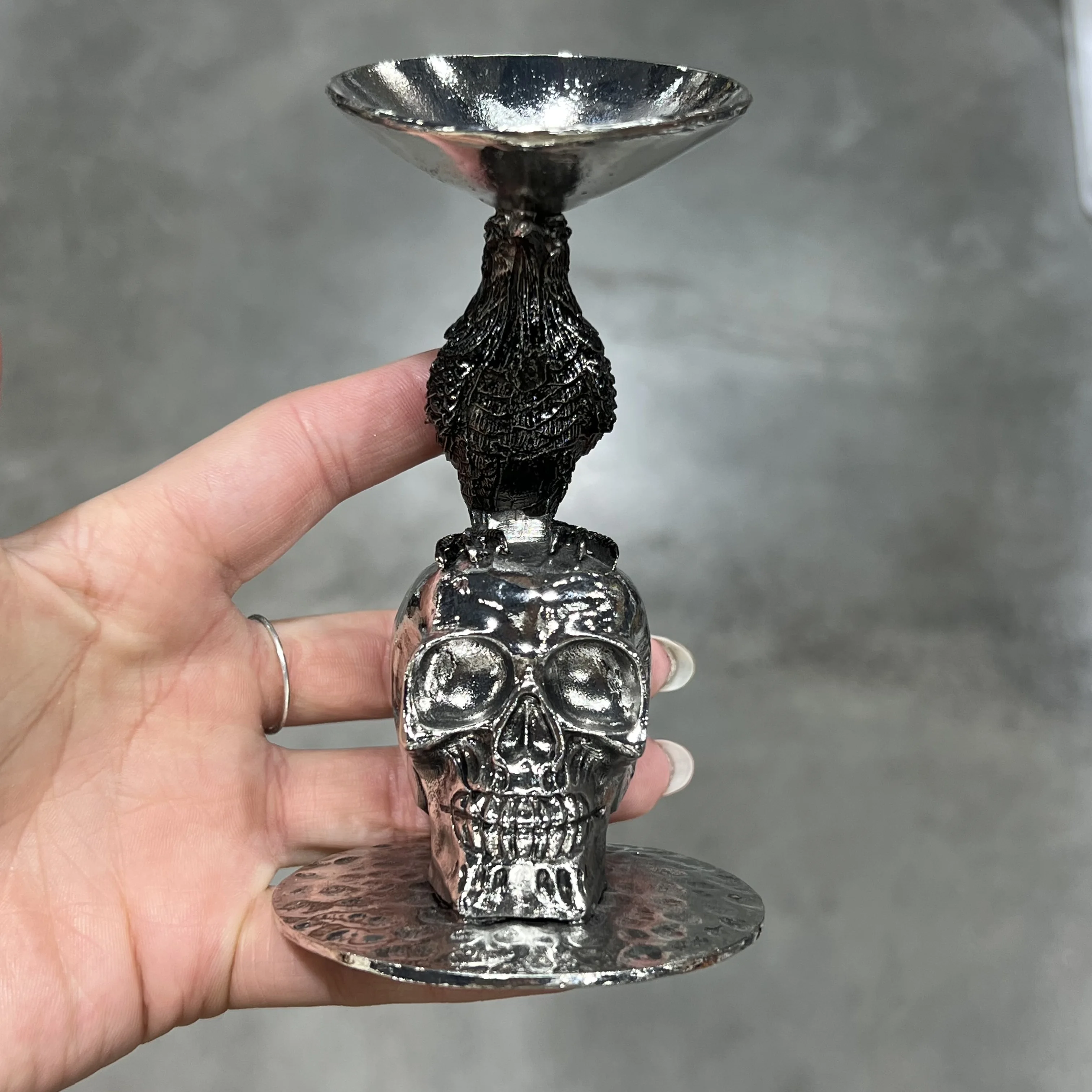 

Heavy Metal Rock Skull & Bird Crystal Ball Base Craft Personalized Decoration