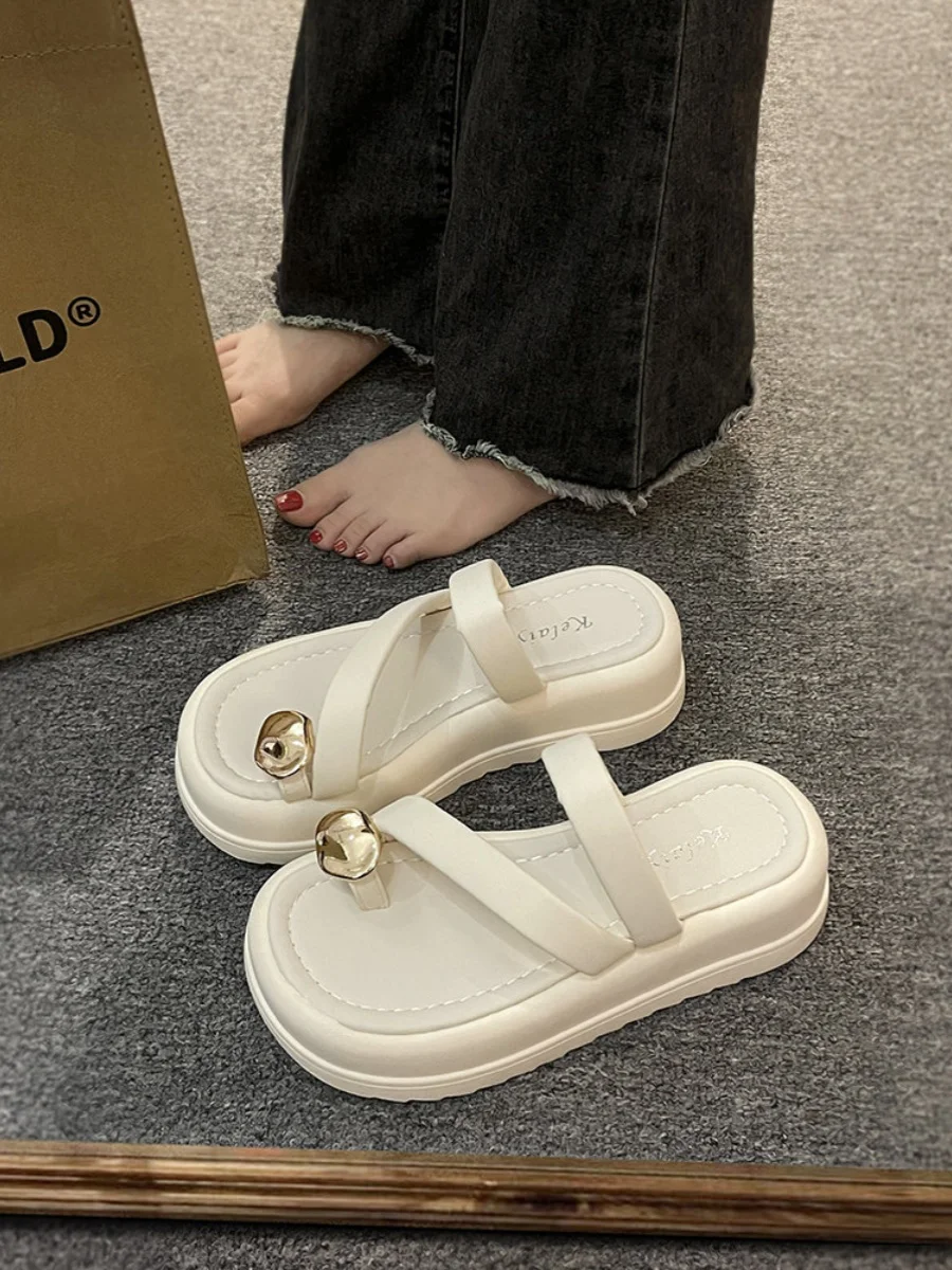 

High-Heeled Shoes Lady Rubber Flip Flops Rivet Womens Slippers Outdoor Luxury Slides Platform Pantofle Hawaiian Soft Flat Design