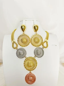 Gold Colour Plated Necklace Earring Set Beautiful Fashion Trend Sweet Romantic Party Wedding