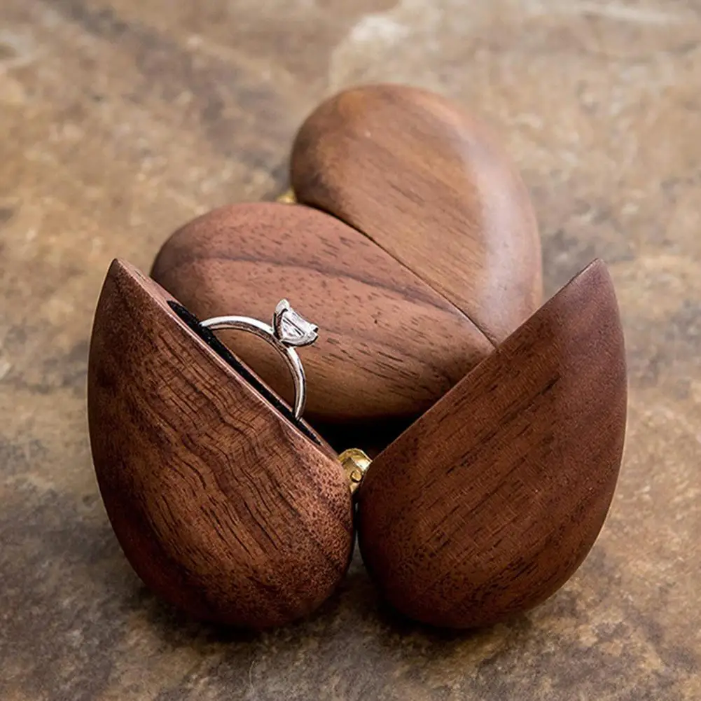 

Ring Storage Box Exquisite Collection Heart-shaped Creative Black Walnut Ring Box for Wedding