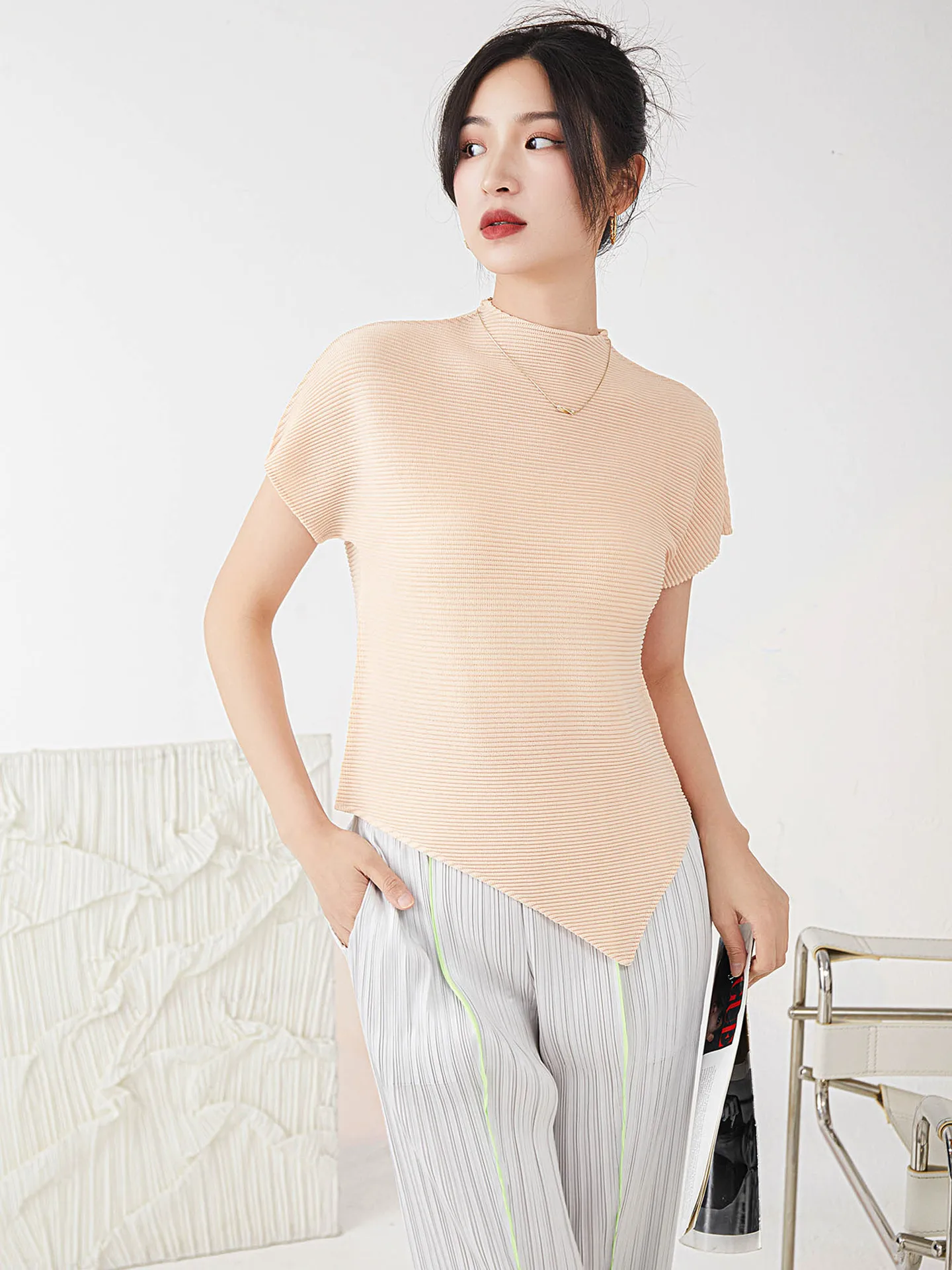 

Pleated Fashion Irregular T-shirt Short Sleeve Spring/Summer New Temperament Half High Neck Commuter Top