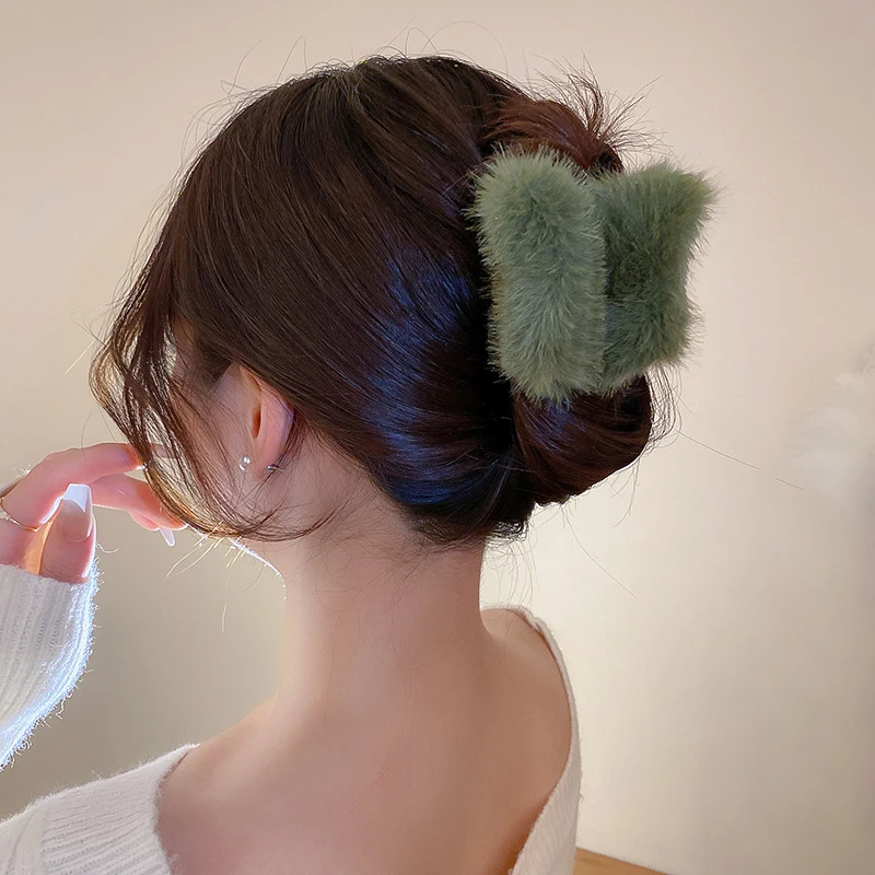 

Winter New Plush Butterfly Hair Claw Back of the Head Acrylic Hairpins Imitation Mink Faux Fur Hair Clip Solid Crab Grab Girls