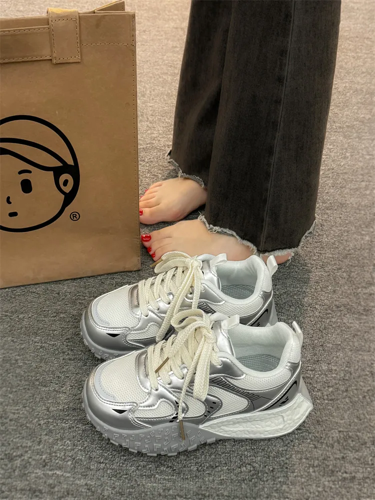 Женские кроссовки женская обувь летняя модные на платформе для бега с розами 2024