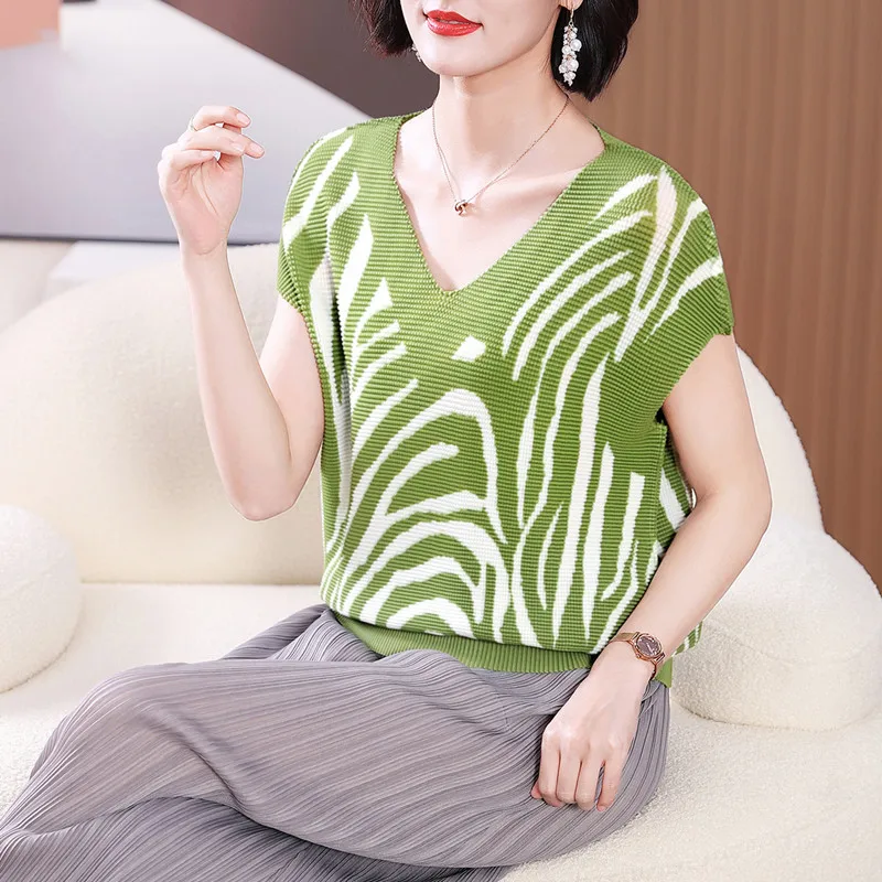 

Женская футболка с V-образным вырезом, летняя эластичная свободная плиссированная футболка с принтом «миаке», 45-75 кг, 2023