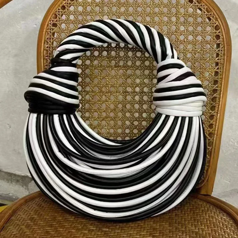 Новинка 2025 женская сумка модная и высококачественный дизайн через плечо в форме