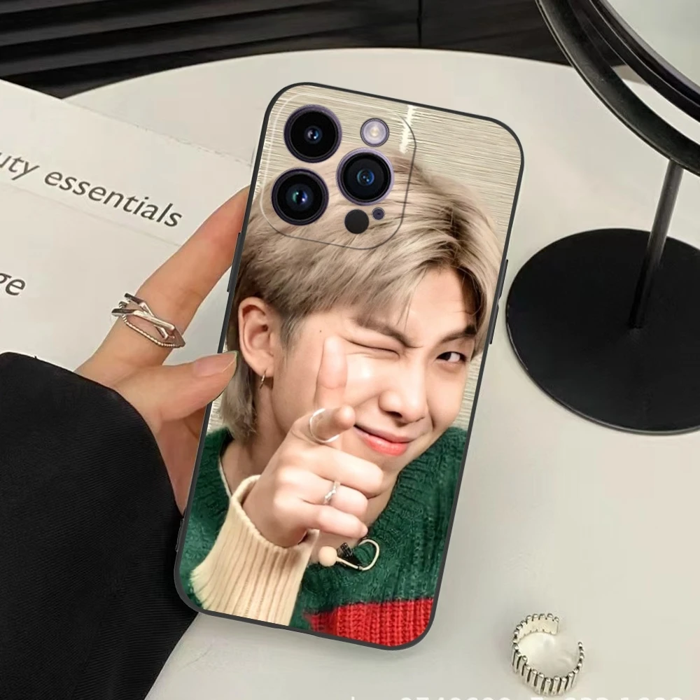 Чехол для мобильного телефона KPOP RM Jim Kim iPhone 15 14 13 12 11 X XR XS 8 7 Pro Max Plus Mini черный мягкий