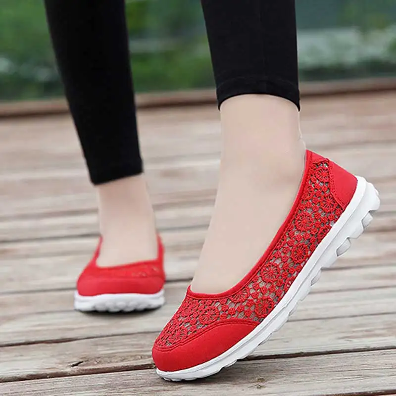 New Summer Fisherman Shoes Women Flower Hollow Flat Shoes Soft Sole Walking Elderly Leisure Shoes Breathable Mother Slip-on Shoe