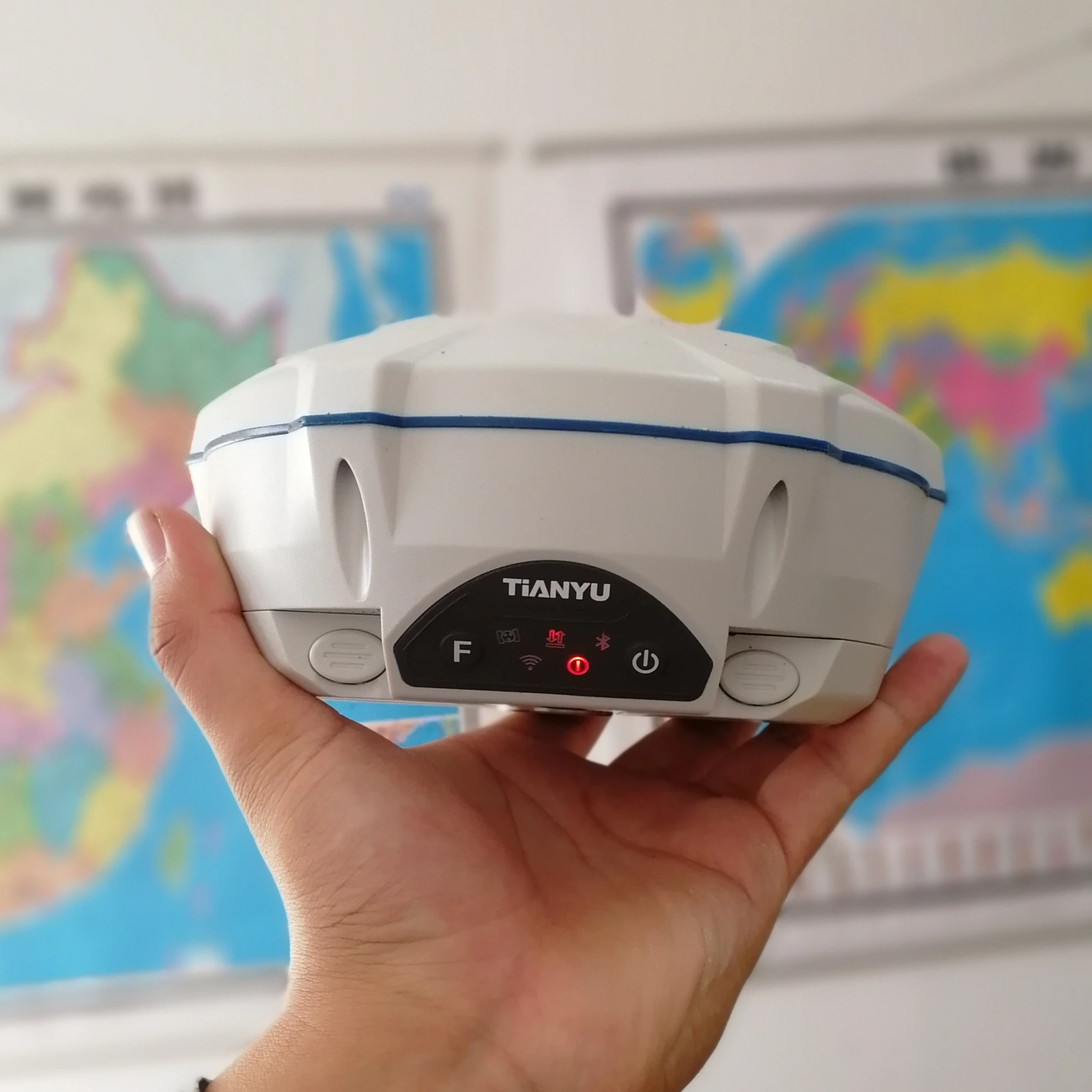 

496 channels C1 High Accuracy 496 Channels Surveying Equipment Comnav T300 Rtk Gps With Dual Frequency