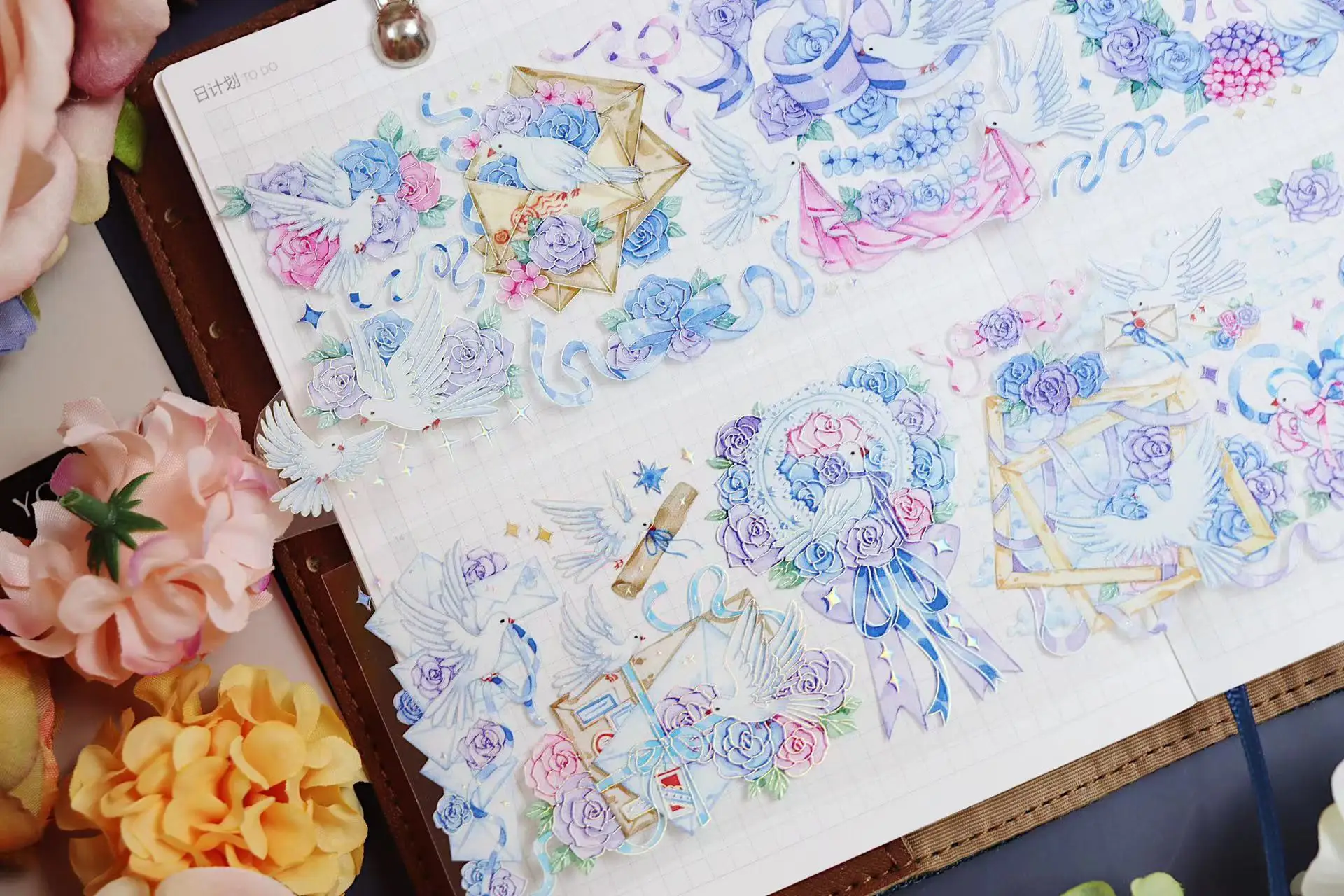 

Блестящая золотая лента с надписью на расстоянии для изготовления открыток своими руками